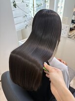 エミュスト(Emuest)&nbsp;心斎橋　レイヤーカット　髪質改善　ストレート