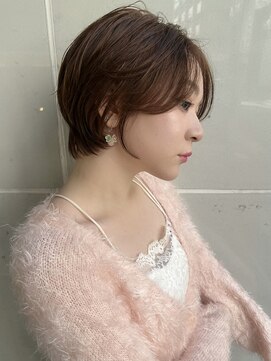 ディオ アンド ルーチェ(Dio&Luce) 艶感ブラウン × ふんわり前髪の上品ショート