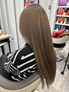 ウイ バイ ファースト 北四番丁店(u'i by first) ストレートロング×ワンブリーチグレージュ