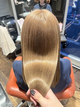 ビルズノア バイ ヤスオカ(BUILDS NOAH BY YASUOKA) ブリーチ/ハイトーン/艶カラー/ミルクティーベージュ