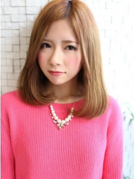 フォルテ 城北店 大人かわいいセンターパートの前下がりボブ