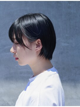 ホワイトルーム(White Room) 黒髪ショートボブ
