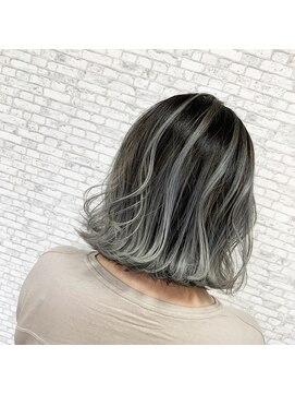 ホワイト(WHITE) [WHITE RYOTA] ボブバレイヤージュ＋ホワイトシルバー