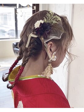 エミュー(emue) emue京都◇紐アレンジ編みこみ成人式ヘアセット アレンジ◇中島