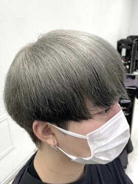 クオル 立川(QOL) シルバーアッシュホワイトシルバーマッシュツーブロック刈り上げ