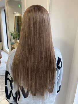 フツーロ 栄(FUTURO) ゴールドベージュ