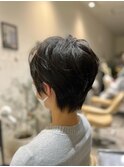 シルエットが美しいショートスタイル