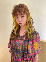 スニュウ(snuw)&nbsp;【snuw mina】レイヤーカット/インナーカラー/伏見/イエロー