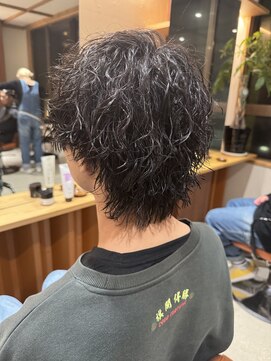 メンズウルフツイストスパイラルパーマ流行ツーブロック