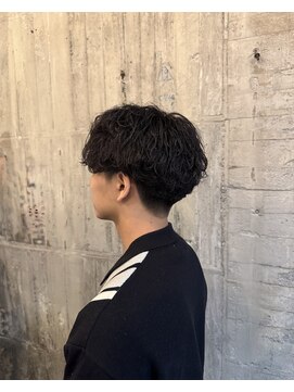 センター分け×スパイラルパーマ