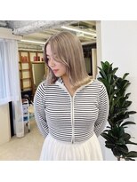 チェレ ブラン 堺東店(Chere brun) 艶ハイトーンカラー×外ハネミディ×ミルクティーベージュ