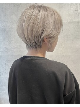 アンダーバーホワイト 芦屋店(_WHITE) 大人可愛い20代30代40代インナーカラー小顔ウルフレイヤーボブ