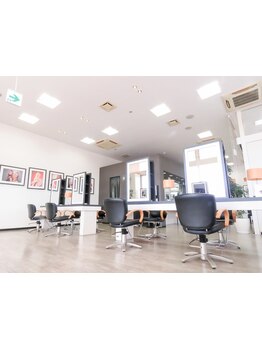 【駐車場有】お子様同伴OK♪広々とした店内でご家族で通えます★明るく気さくなスタッフがお出迎えします！