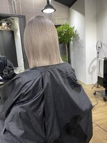 ホワイトベージュ　デザインカラー　ハイライト　インナーカラー