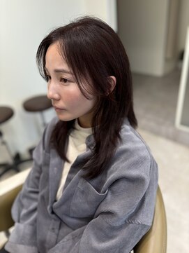 アローム(alom) 前髪長め顔周りレイヤー