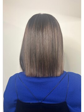 ヘアープラスヘッドスパ エン(Hair + Head spa en) しばれる長さの切りっぱなしボブ