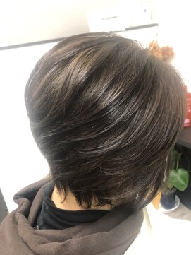 ベルエアー(BEL AIR) 前下がりボブ