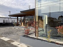 アイ(i)の雰囲気（駐車場7台完備しております。）