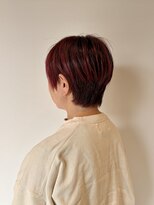 ペスカケイクリエイティブ(PESCA K-CREATIVE)&nbsp;ツーブロックで魅せるコンパクトショート×深みレッド