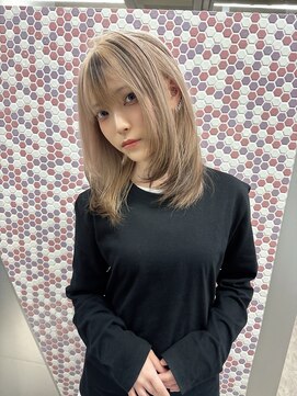 ティント 梅田(Tint) 【Ryota】ホワイトベージュ×デザイン《大阪梅田駅》