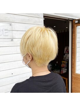 ベビーモード 茶屋町店 ハイトーン×シンプルショート