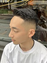 フォーコーナーズ(Four Corners)&nbsp;サイドパート／七三分け／スキンフェード／ハードパート