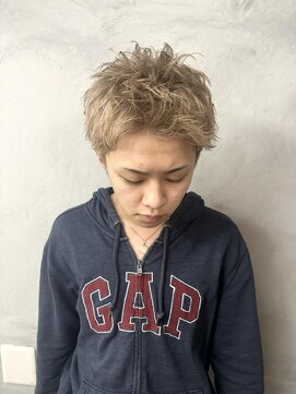 ミルクティーベージュ×スパイキーショート