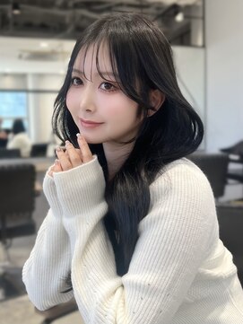 アイヴィ 表参道(IVY) 韓国ヘア 顔まわりカット おくれ毛 透けるグレージュ  束感前髪