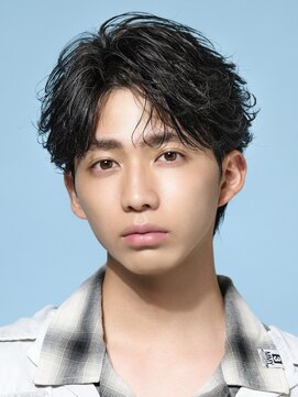 オーシャントーキョーオーバー 渋谷(OCEAN TOKYO OVER) 黒髪フェザーパーマニュアンスパーマセンターパートショート