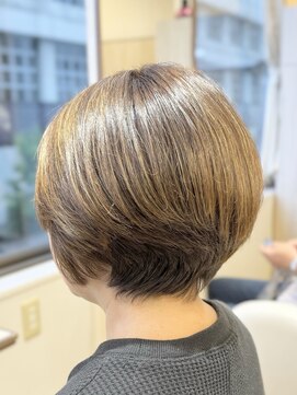 シュヴー 築地(CHEVEUX) 明るい白髪染め/白髪ぼかし/丸みショート/40代/50代/60代/