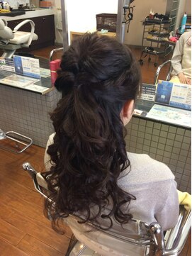 ヘアーズケアーフォルテ ふんわりハーフアップ