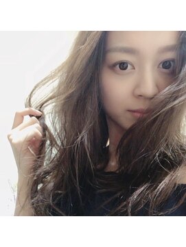 ユーレカ(Eureca) エアリー感のあるセミロング