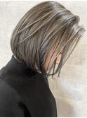 前下がりボブ_プラチナグレイ