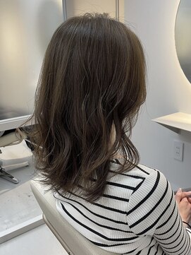 シダ(sida SAIIN) 【西村】赤みを抑えた明るめベージュ