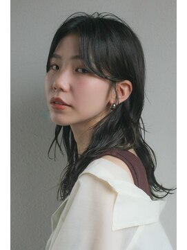 スリーヌーン(THREE noon) おくレイヤー大人ウェーブセンターパート