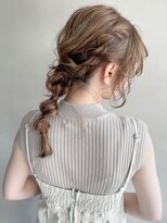 前髪シルキーベージュタイトヘアアレンジa