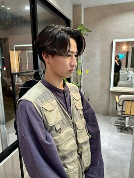 ムード カナザワ(mood kanazawa) 毛流れフェザーパーマ　センターパート刈り上げマッシュ