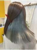ミディアムロングのブルー系インナーカラー