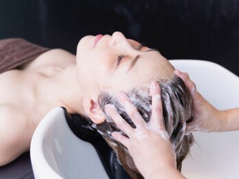 ジェイ(J)の写真/頭皮のお悩みや心身の疲れを緩和したい方はヘッドスパがおすすめ◎個室での施術で極上のリラックスtimeを♪