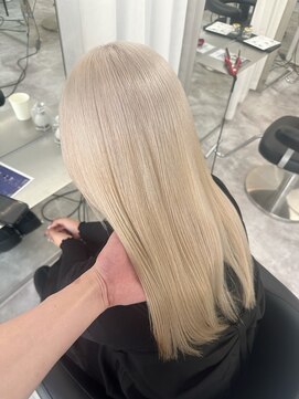 エトワール(ETOILE) ホワイトベージュ/ブリーチ/ハイトーン/ロング/複雑履歴修正