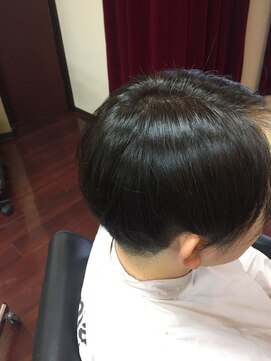 アシンメトリーヘアー