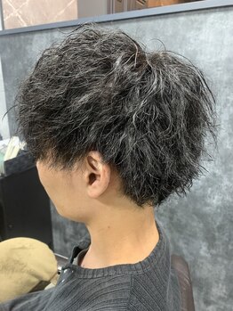 イズムファクトリーヘア(ism factory hair)の写真/メンズのお洒落を知り尽くした実力派スタイリストが、あなたの魅力を引き出す[メンズカット+パーマ¥8000～]