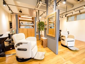 グレーベンヘアー 住吉(GREVEN hair)の写真/天井高く、開放的な空間◎少人数制でアットホームな雰囲気なので、緊張せずどなたでも大歓迎です！