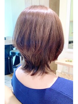 レウナ 外苑前(Reuna) 大人可愛いウルフボブ　レイヤースタイル