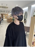 シルバーカラー／刈り上げショート／水色メッシュ