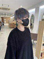 ノブレス ノアール(NOBLESSE NOIR)&nbsp;シルバーカラー／刈り上げショート／水色メッシュ