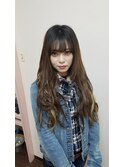 シールエクステでロングヘアに。