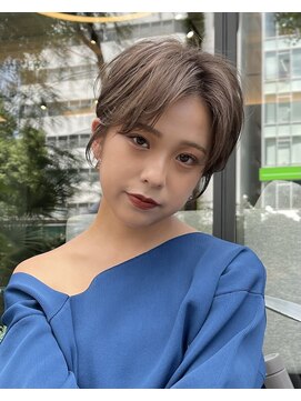 イヴォークトーキョーオーサカ(EVOKE TOKYO osaka) 20代30代 ハイライト ショートヘア カット 耳かけ おしゃれ