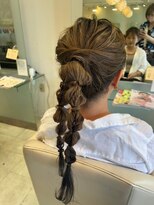 カイム ヘアー(Keim hair)&nbsp;三つ編みアレンジ/玉ねぎヘア/変形ポニー/ヘアセット/編み込み
