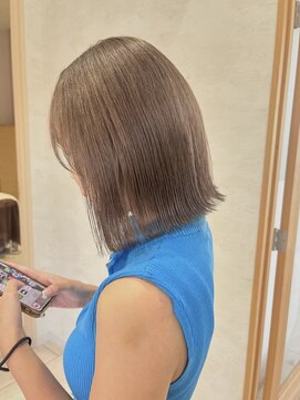 アース コアフュールボーテ 上越店(EARTH coiffure beaute) ミルクティーベージュ_ハイトーン_ダブルカラー_切りっぱなし